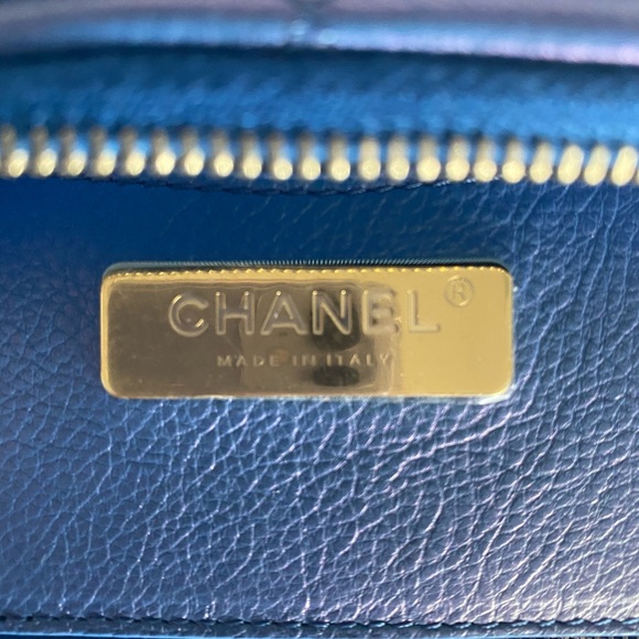 NEW CHANEL Iridescent Blue Quilted Waist Bel - Picture 12 of 16